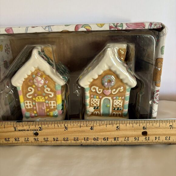 NWT Gingerbread House Salt & Pepper Shakers  3”x4” New Christmas 
Holiday Xmas - Picture 3 of 7